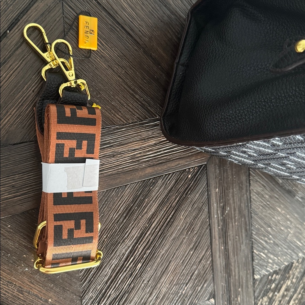 Black Designer Inspired Logo Handbag with Gold Hardware - Picture 10 of 11